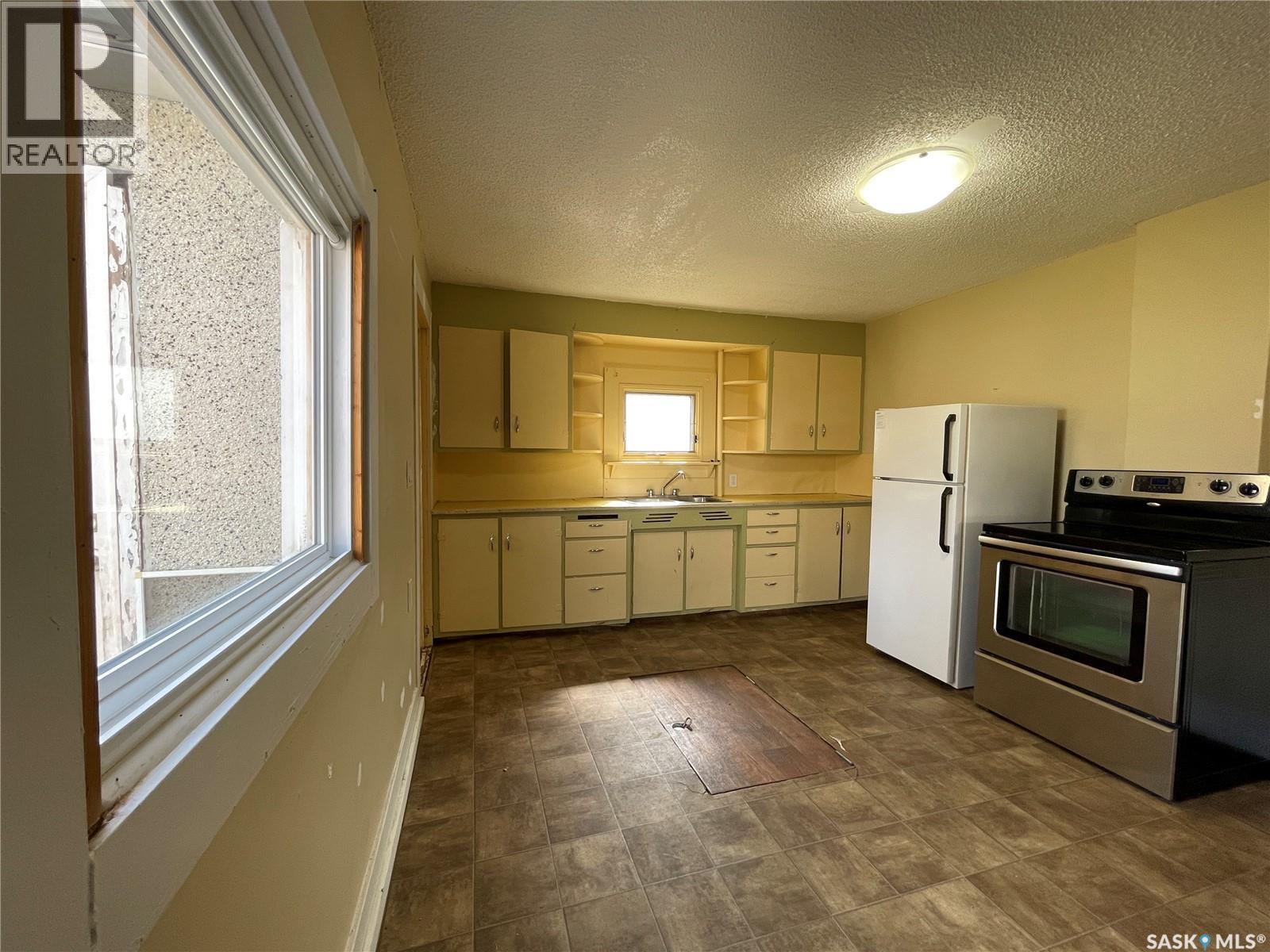 Photo 10 of 1432 105th Street, North Battleford SK