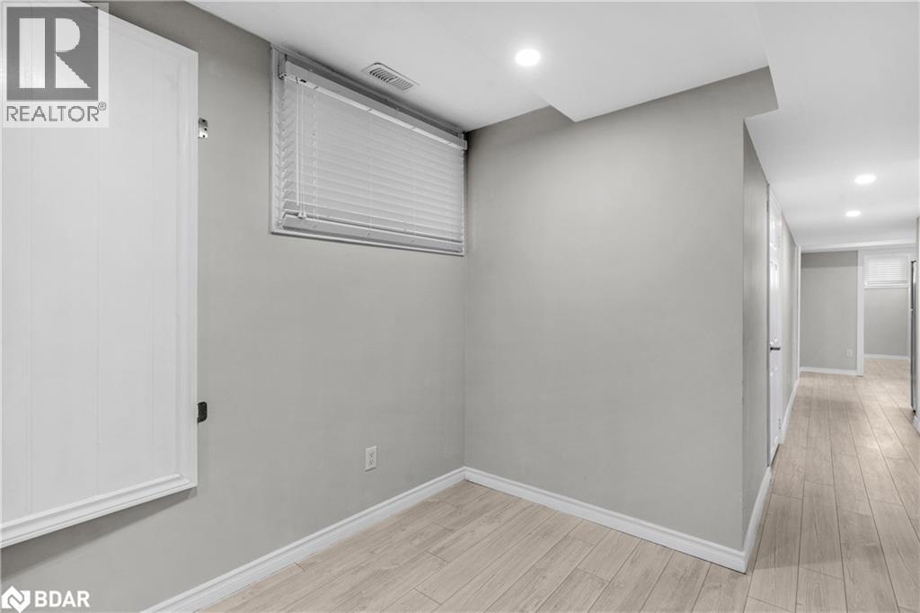 Photo 14 of 223 Thompson Road, Caledonia ON