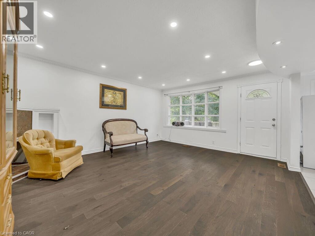 Photo 2 of 184 Cedarvale Crescent, Waterloo ON