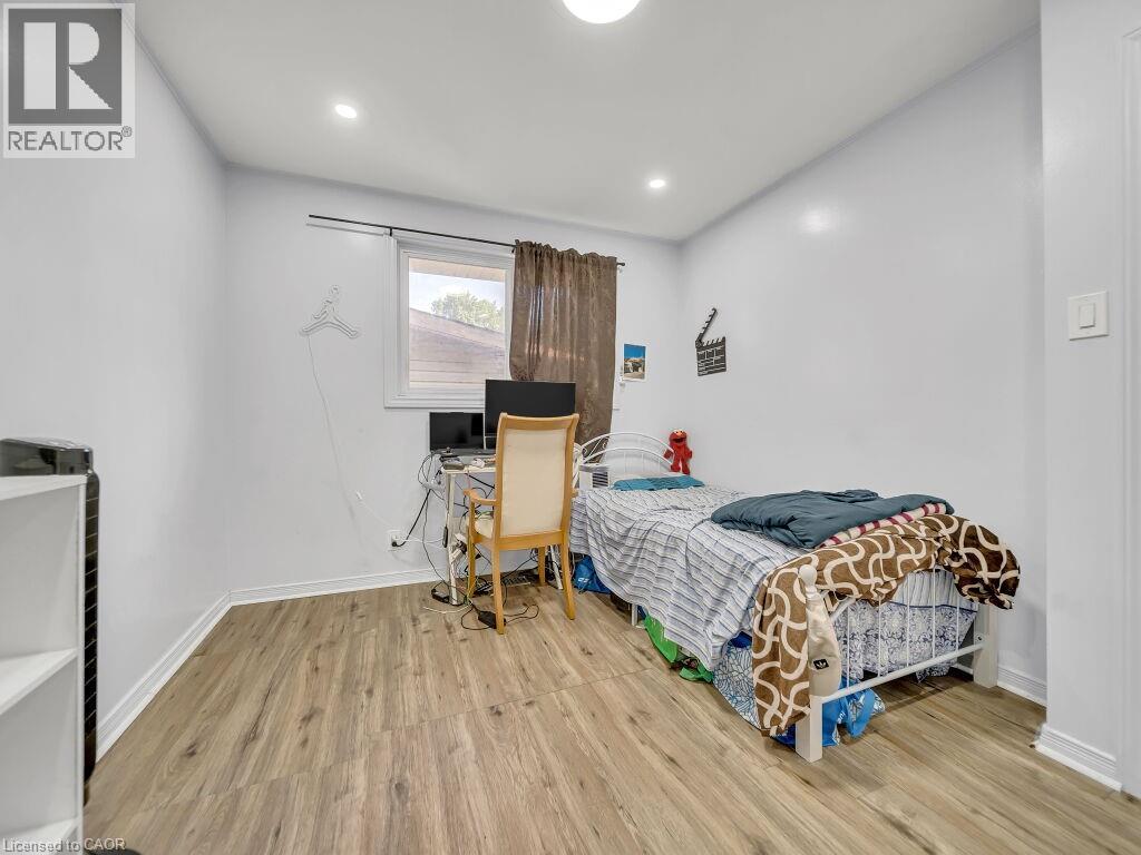 Photo 4 of 184 Cedarvale Crescent, Waterloo ON