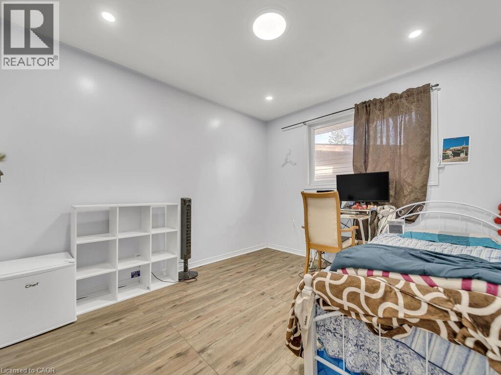 Photo 26 of 184 Cedarvale Crescent, Waterloo ON