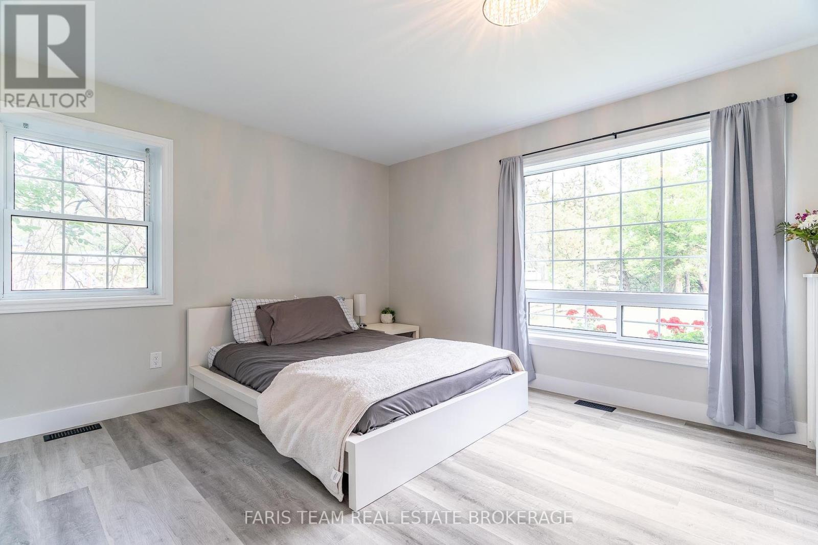 Photo 29 of 3563 Timberline Avenue, Severn ON