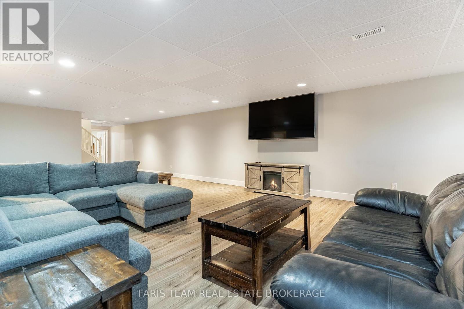 Photo 43 of 3563 Timberline Avenue, Severn ON