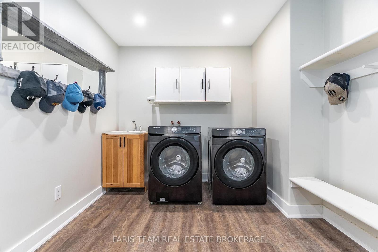 Photo 24 of 3563 Timberline Avenue, Severn ON
