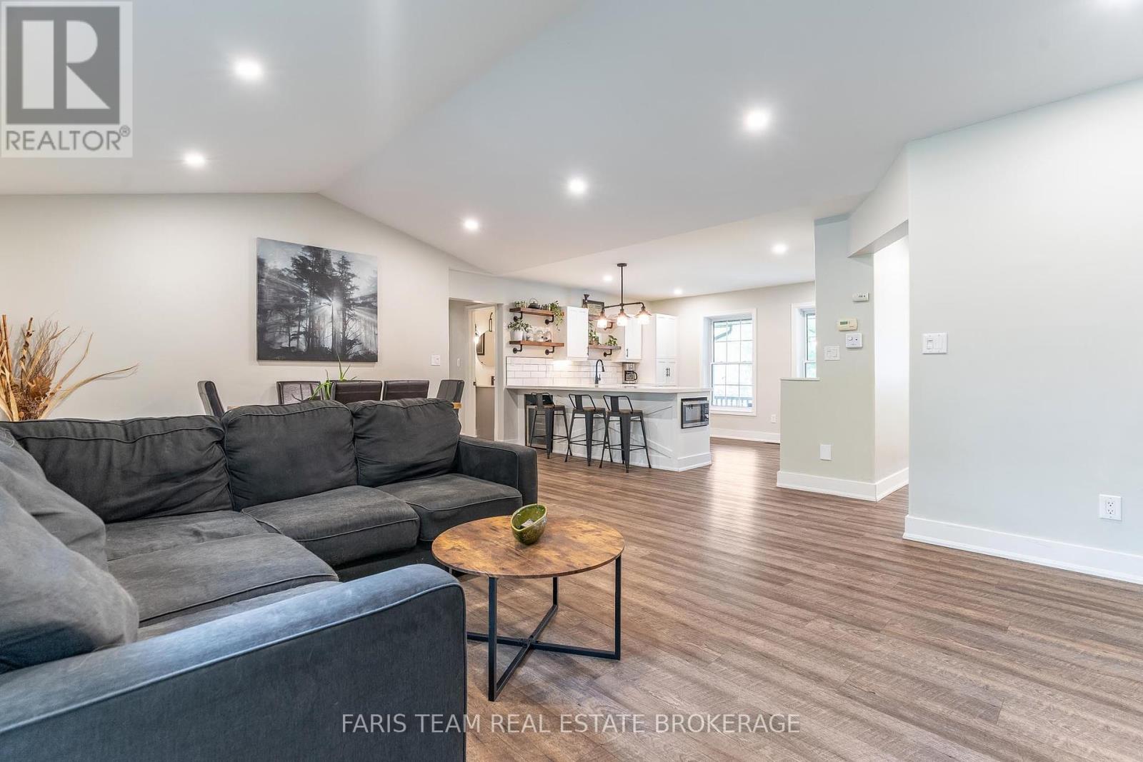 Photo 49 of 3563 Timberline Avenue, Severn ON