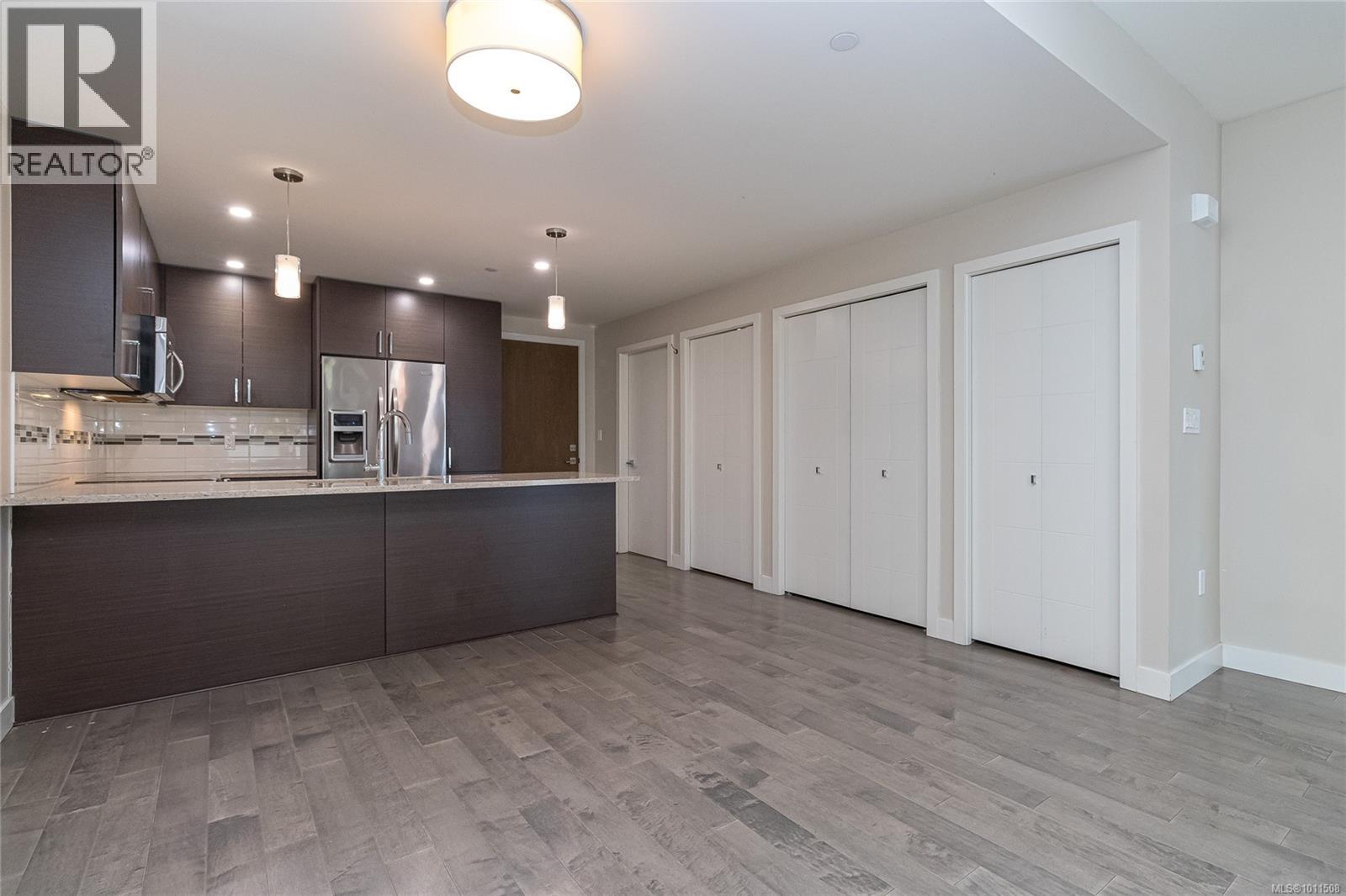 #102 4000 SHELBOURNE ST - 16