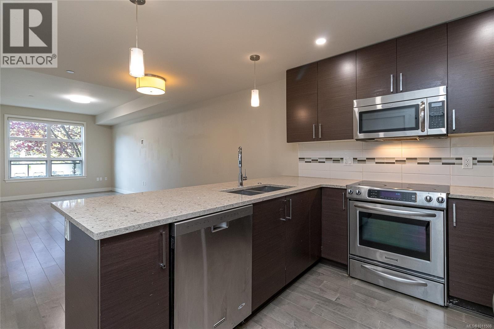 #102 4000 SHELBOURNE ST - 18