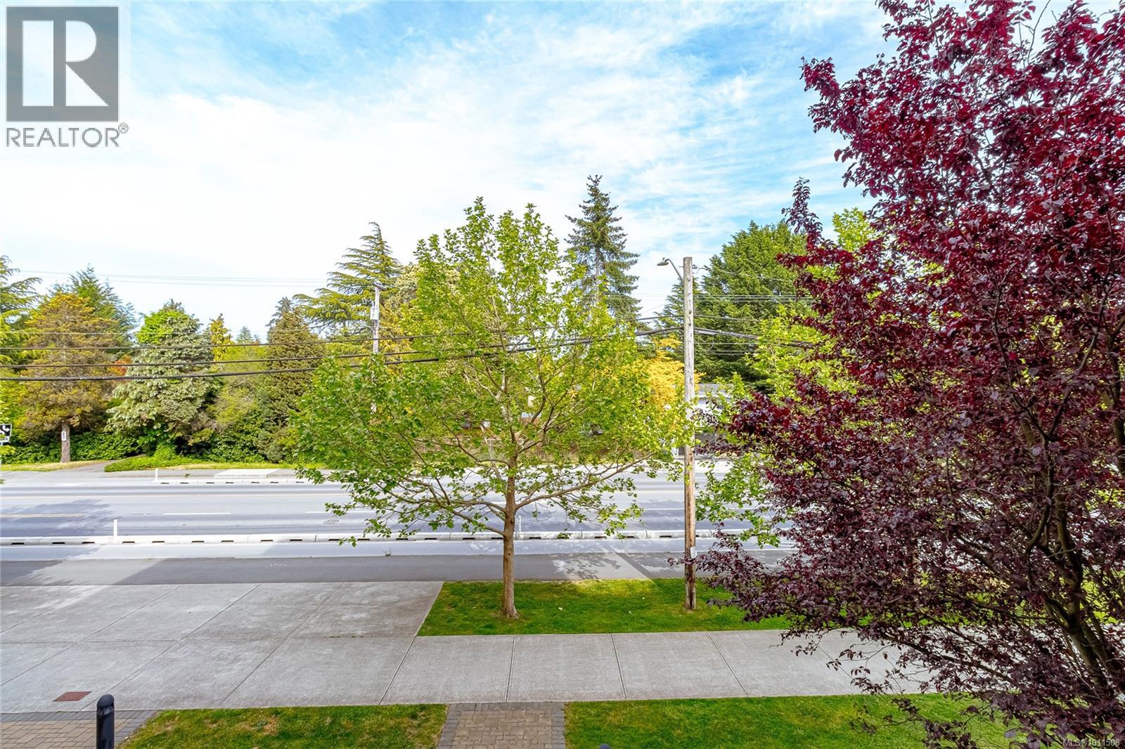 #102 4000 SHELBOURNE ST - 31