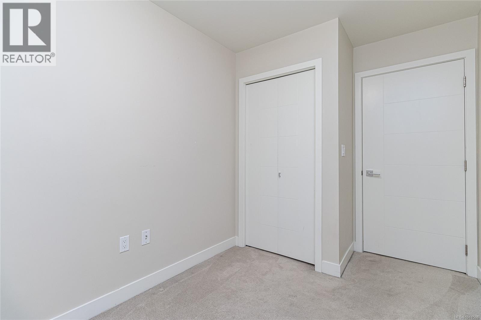 #102 4000 SHELBOURNE ST - 44