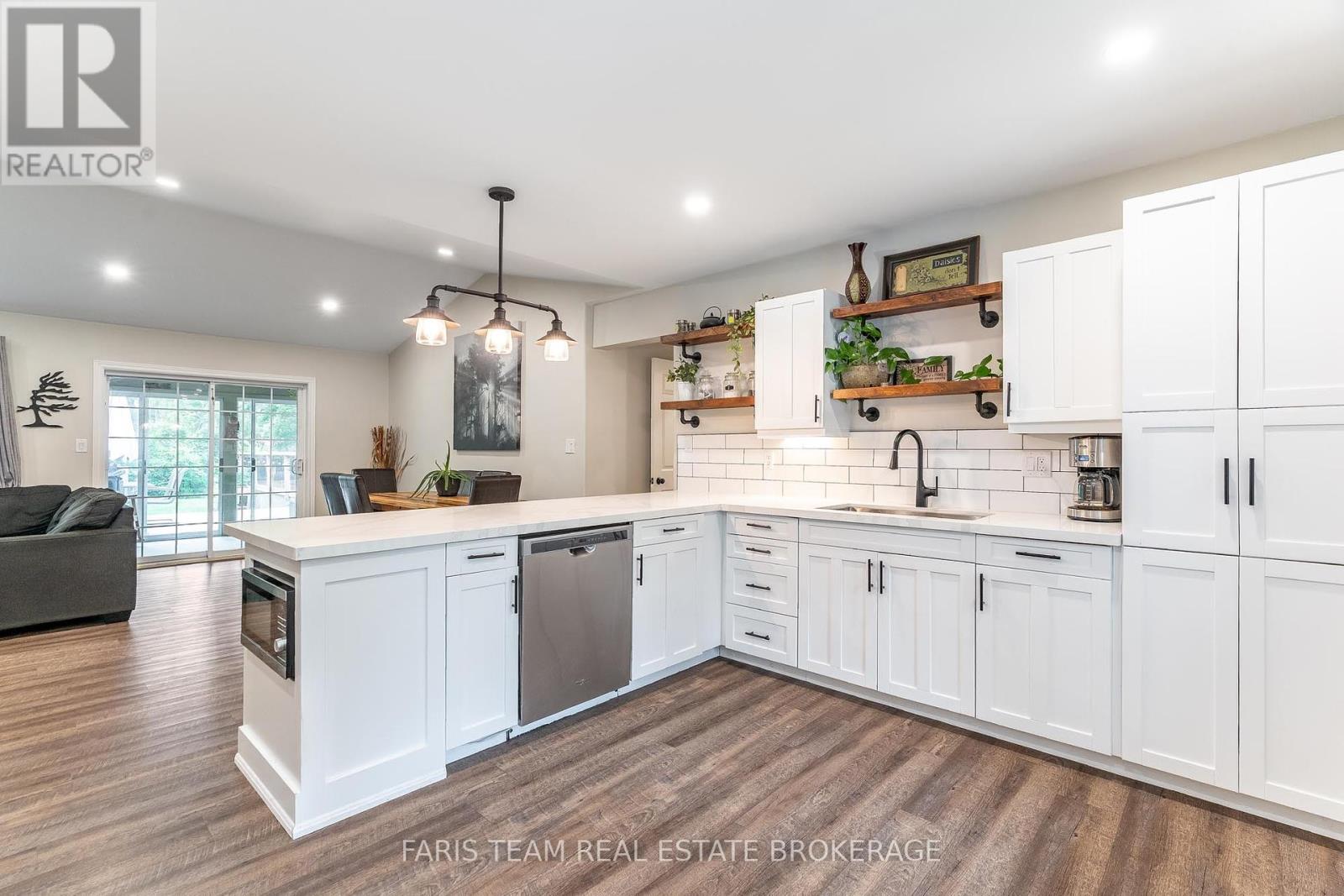 Photo 48 of 3563 Timberline Avenue, Severn ON