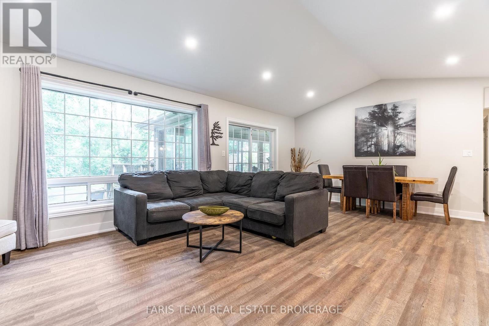 Photo 31 of 3563 Timberline Avenue, Severn ON
