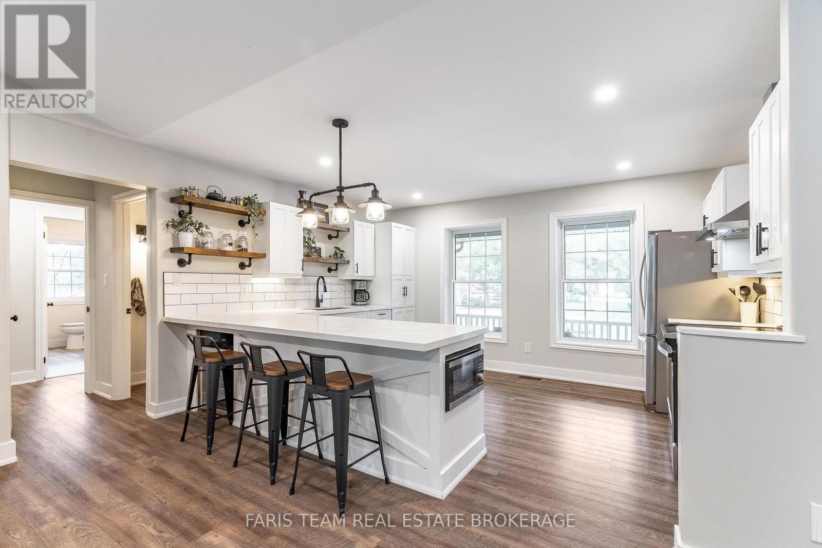 Photo 32 of 3563 Timberline Avenue, Severn ON