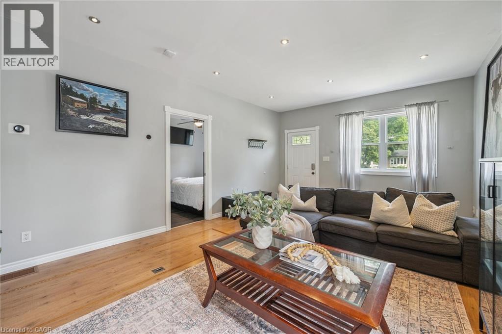 Photo 11 of 241 8 Highway, Dundas ON