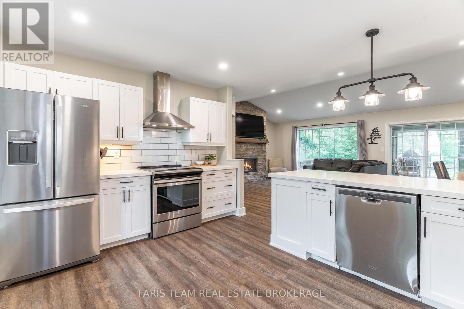 Photo 3 of 3563 Timberline Avenue, Severn ON