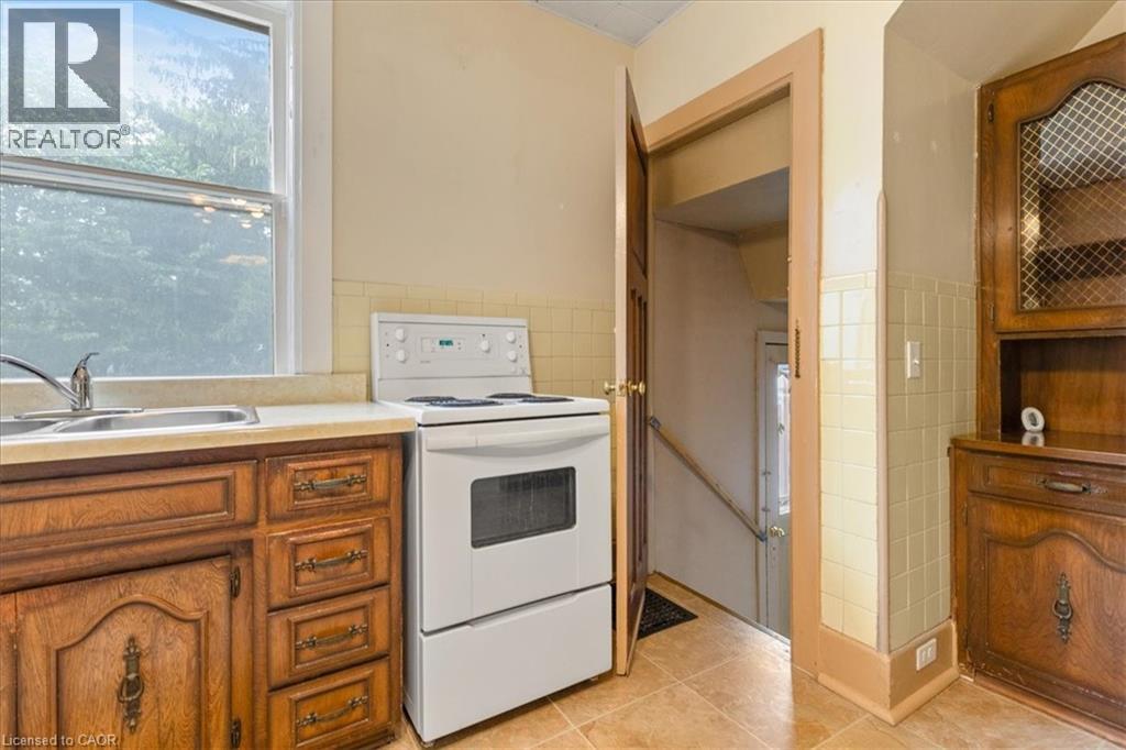 Photo 39 of 64 Lancaster Street E, Kitchener ON