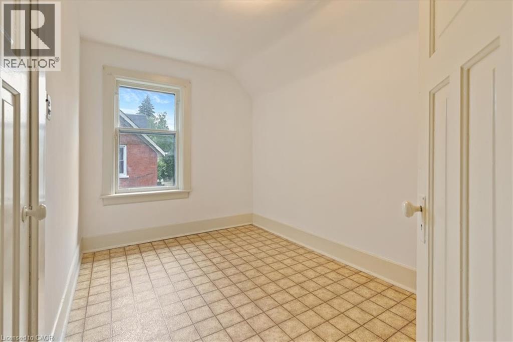 Photo 25 of 64 Lancaster Street E, Kitchener ON