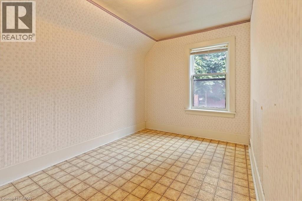 Photo 23 of 64 Lancaster Street E, Kitchener ON