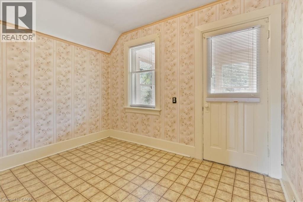 Photo 16 of 64 Lancaster Street E, Kitchener ON