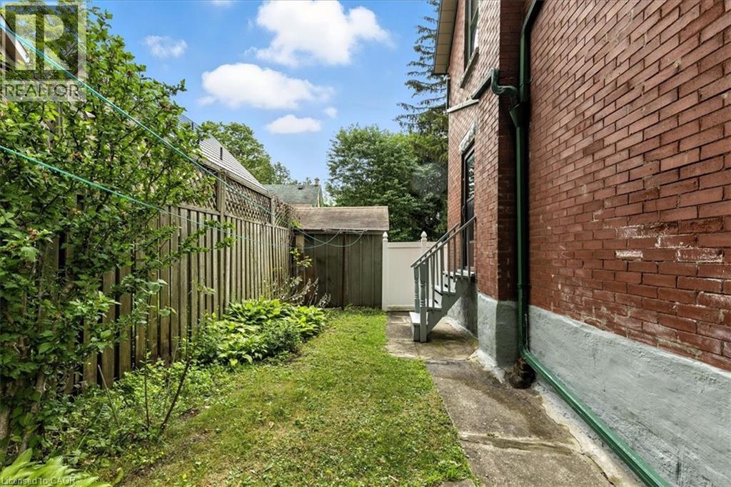 Photo 41 of 64 Lancaster Street E, Kitchener ON