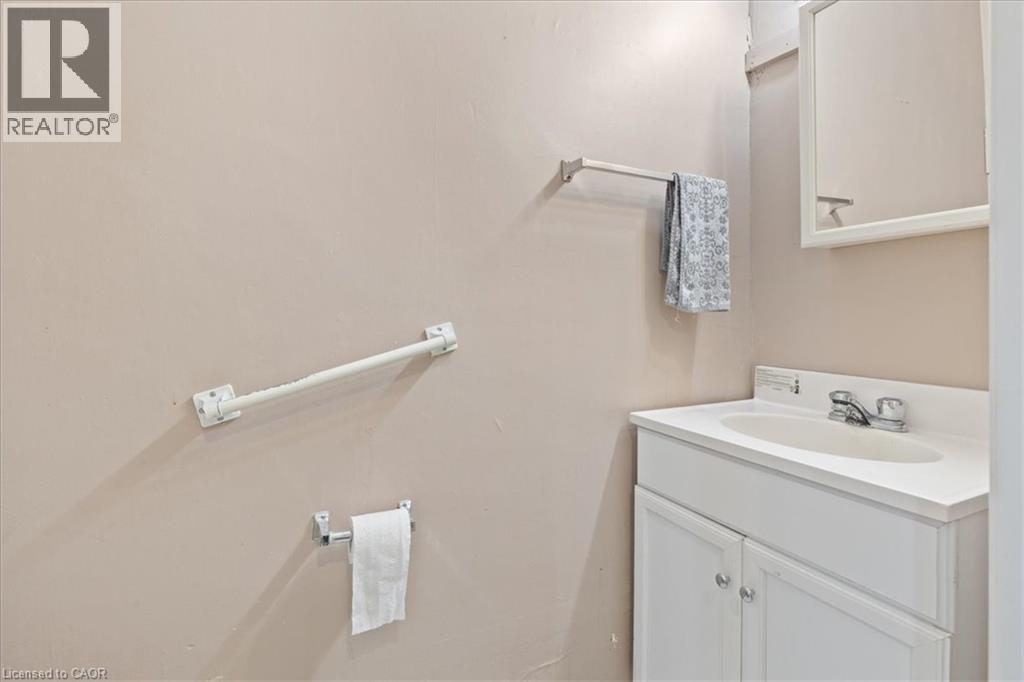 Photo 31 of 64 Lancaster Street E, Kitchener ON