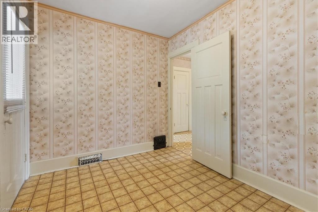 Photo 37 of 64 Lancaster Street E, Kitchener ON