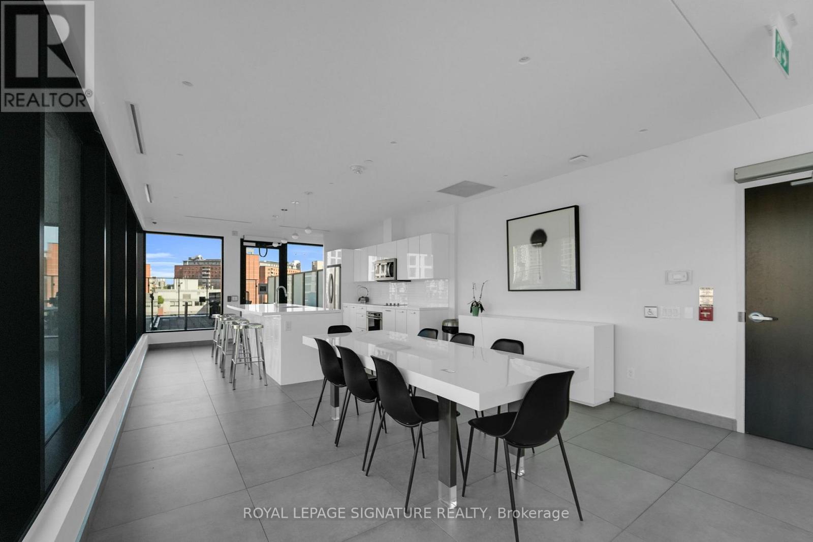 Photo 4 of 1906 55 Ontario Street, Toronto ON