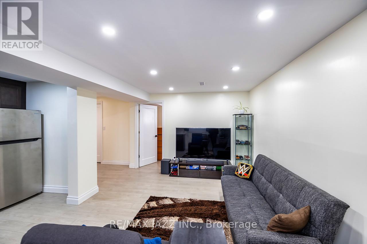 Photo 5 of 843 Charisma Crescent, Oshawa ON