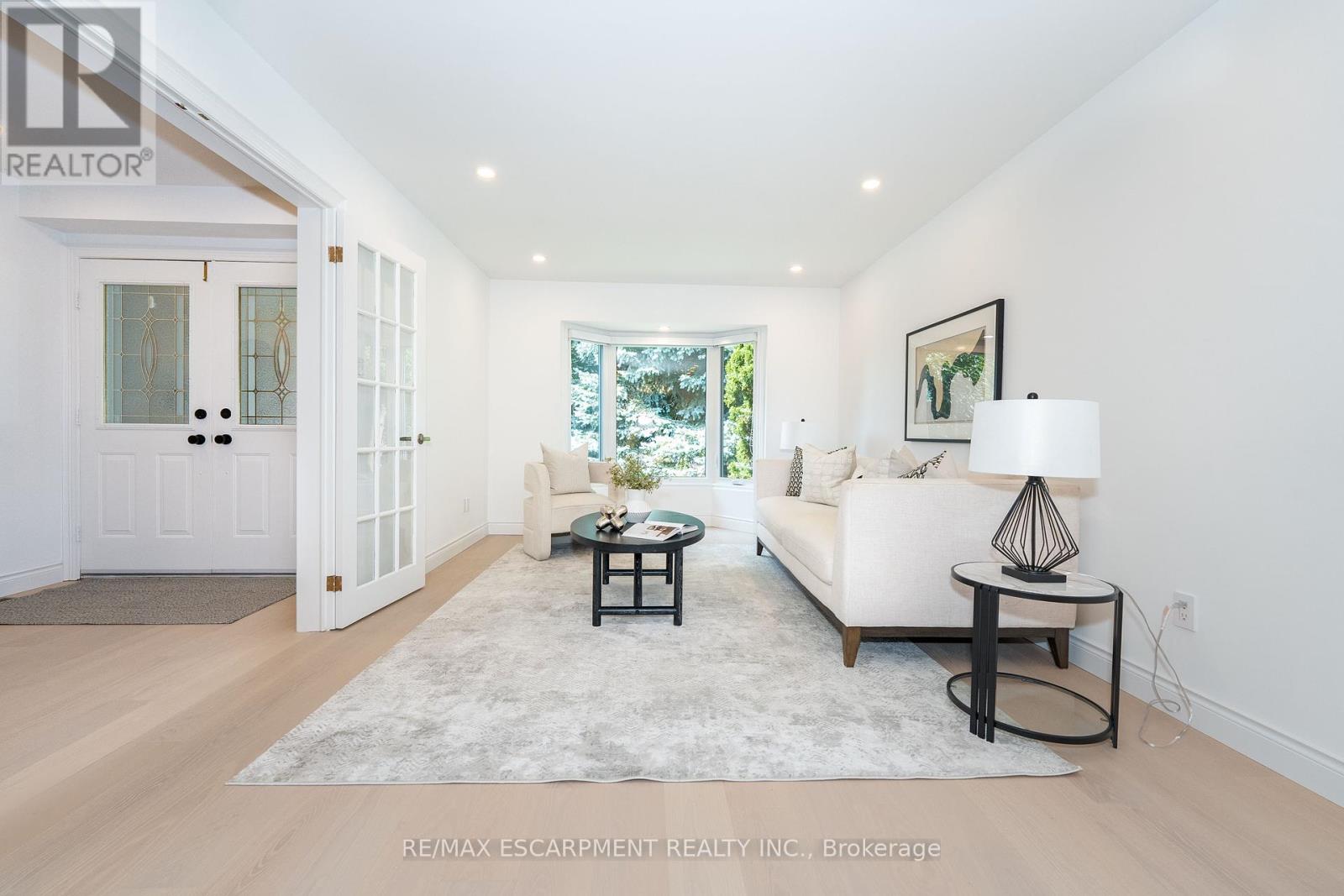 Photo 12 of 327 Northwood Drive, Oakville ON
