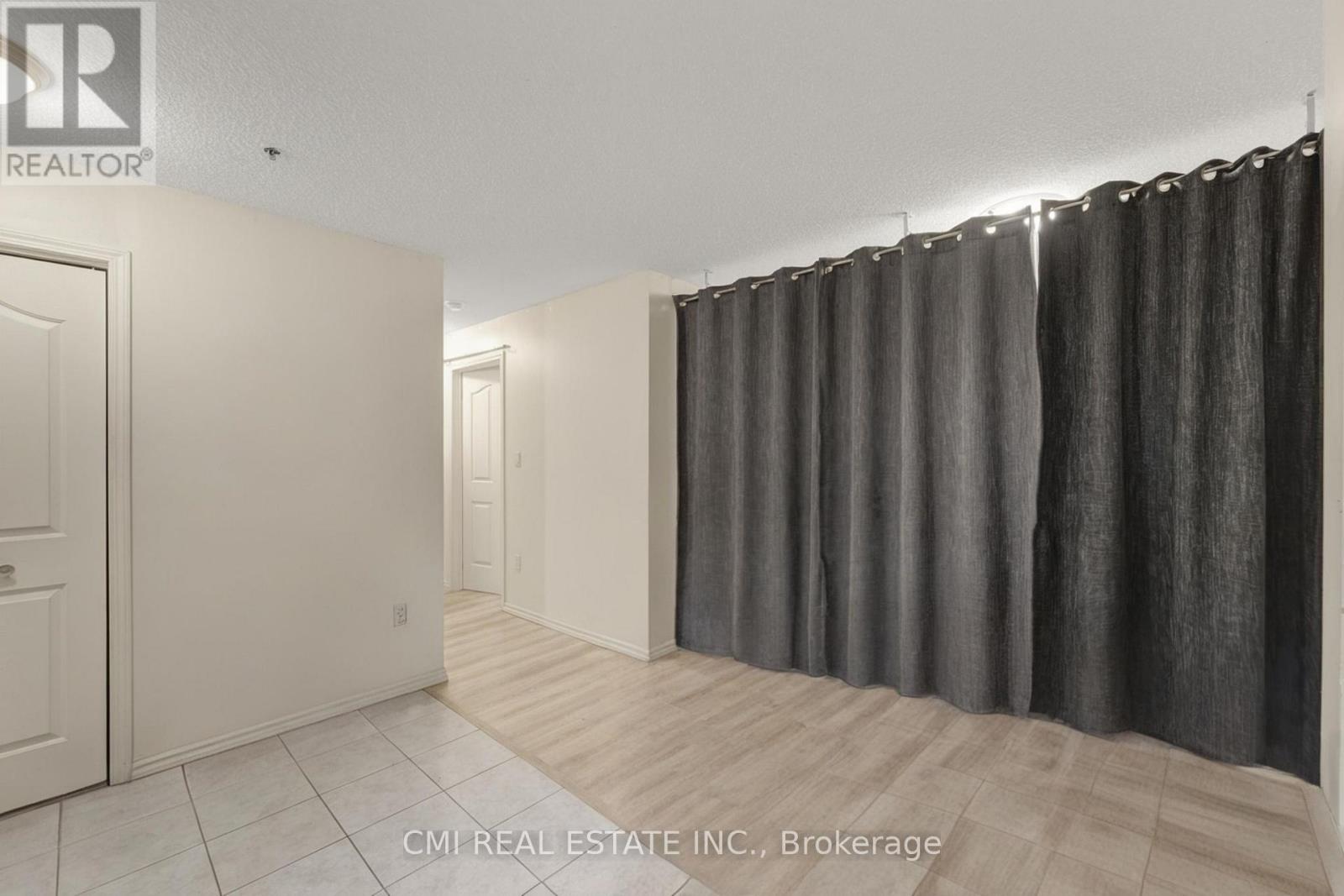 Photo 11 of 203 5225 Finch Avenue E, Toronto ON