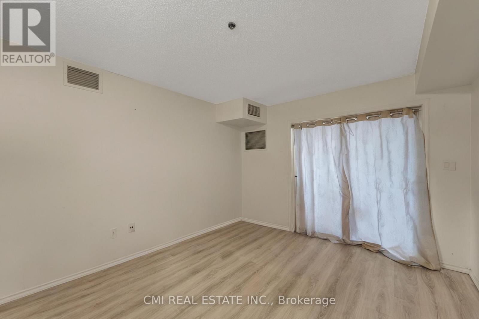 Photo 17 of 203 5225 Finch Avenue E, Toronto ON
