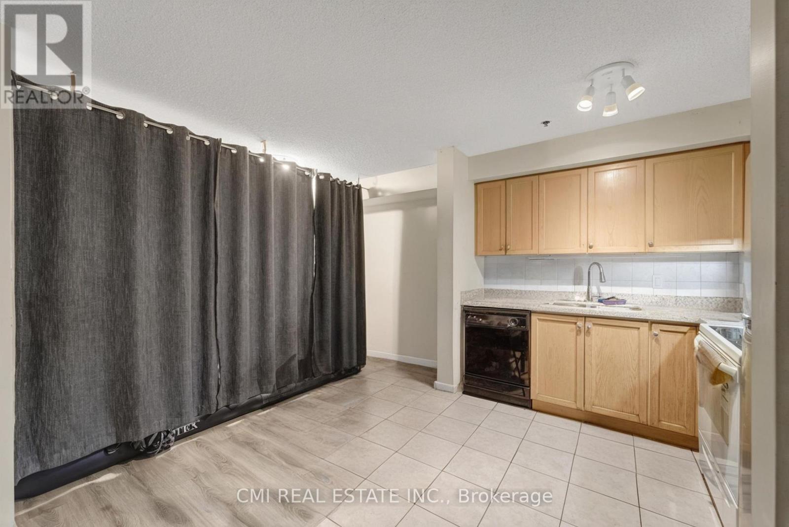 Photo 10 of 203 5225 Finch Avenue E, Toronto ON