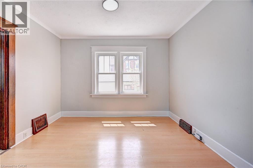 Photo 8 of 147 Courtland Avenue E, Kitchener ON