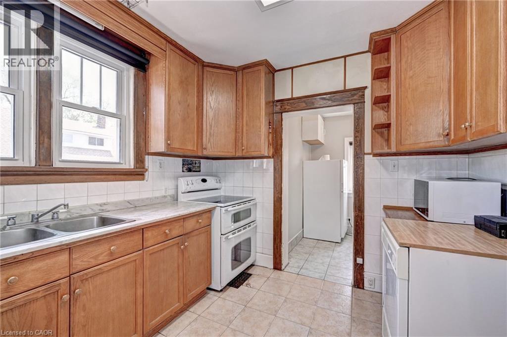 Photo 30 of 147 Courtland Avenue E, Kitchener ON