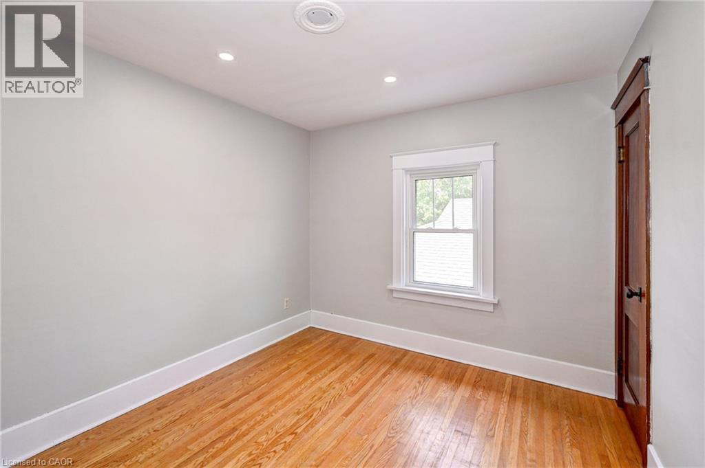 Photo 15 of 147 Courtland Avenue E, Kitchener ON