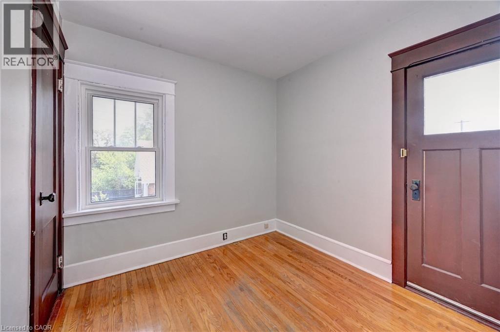 Photo 18 of 147 Courtland Avenue E, Kitchener ON