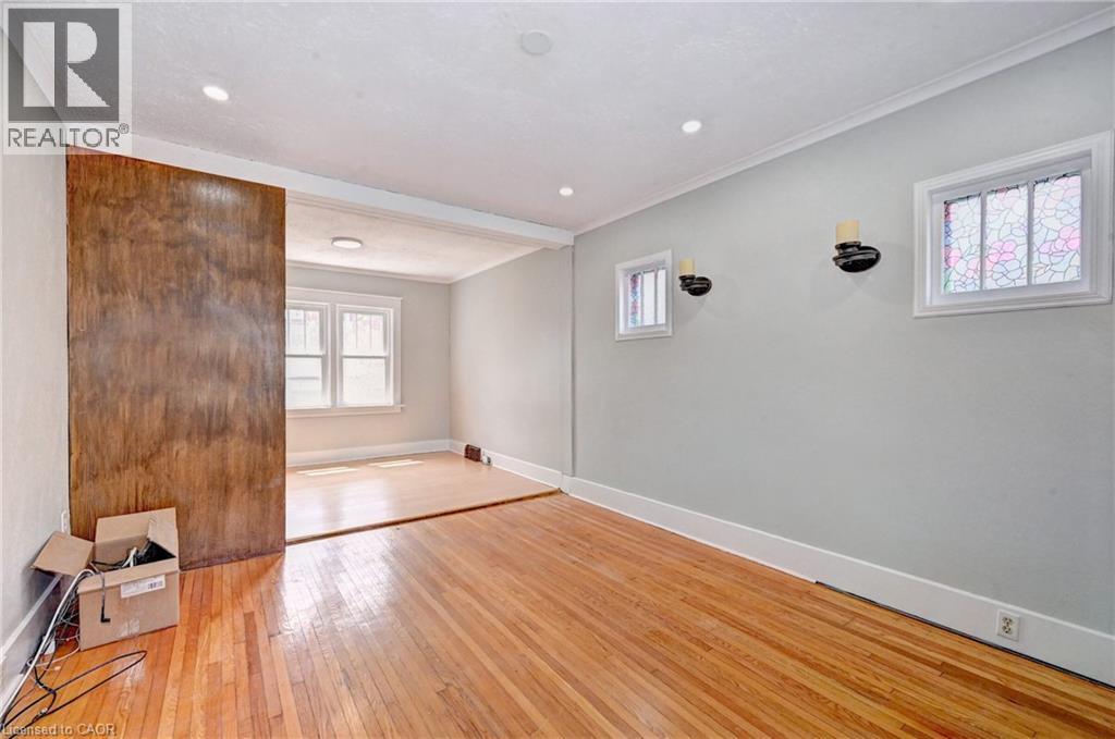 Photo 33 of 147 Courtland Avenue E, Kitchener ON
