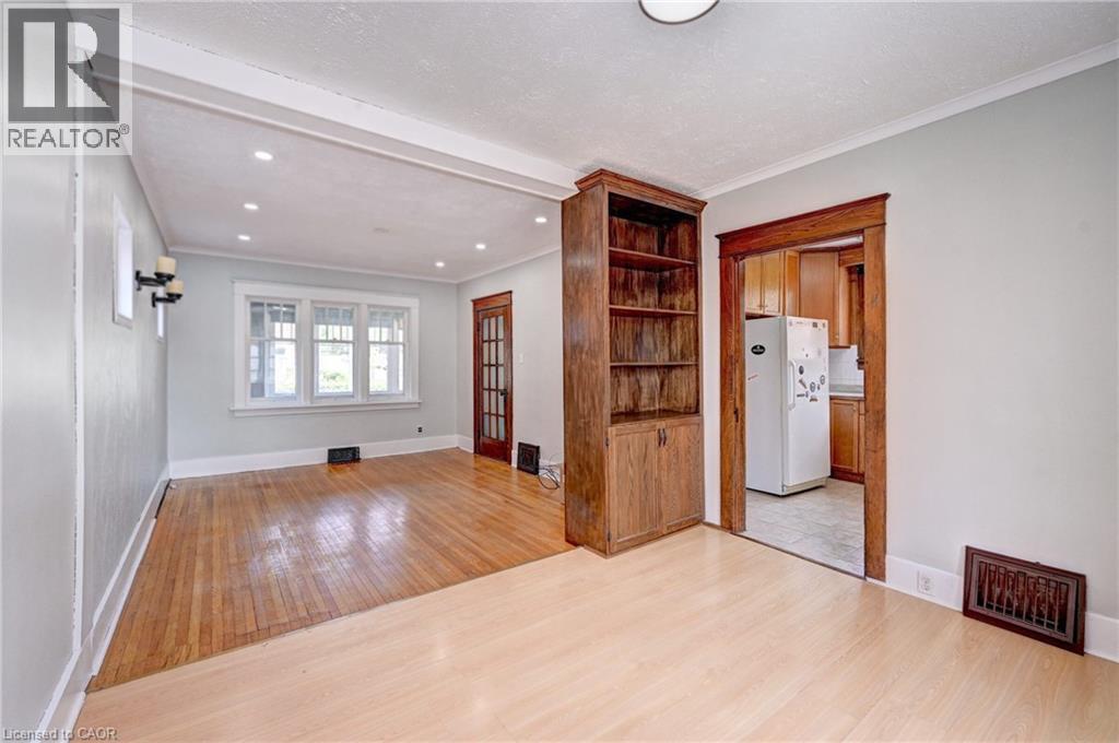 Photo 19 of 147 Courtland Avenue E, Kitchener ON