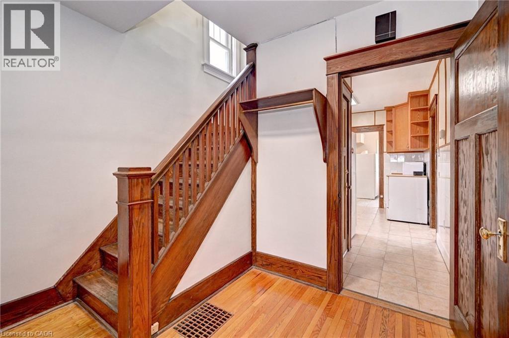 Photo 25 of 147 Courtland Avenue E, Kitchener ON