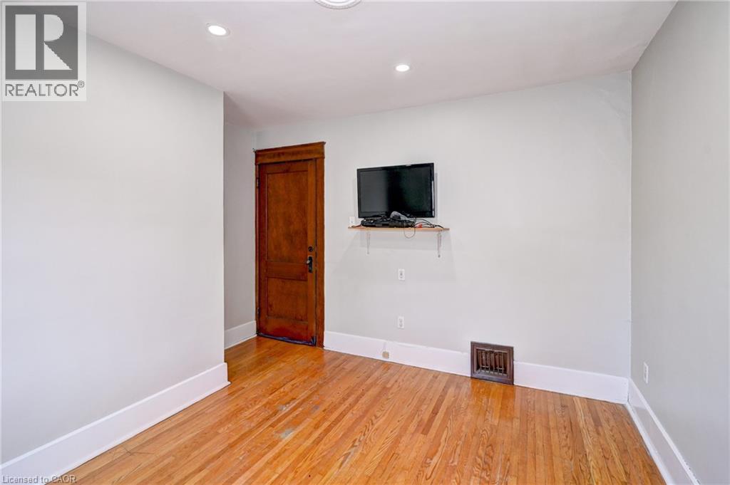 Photo 2 of 147 Courtland Avenue E, Kitchener ON