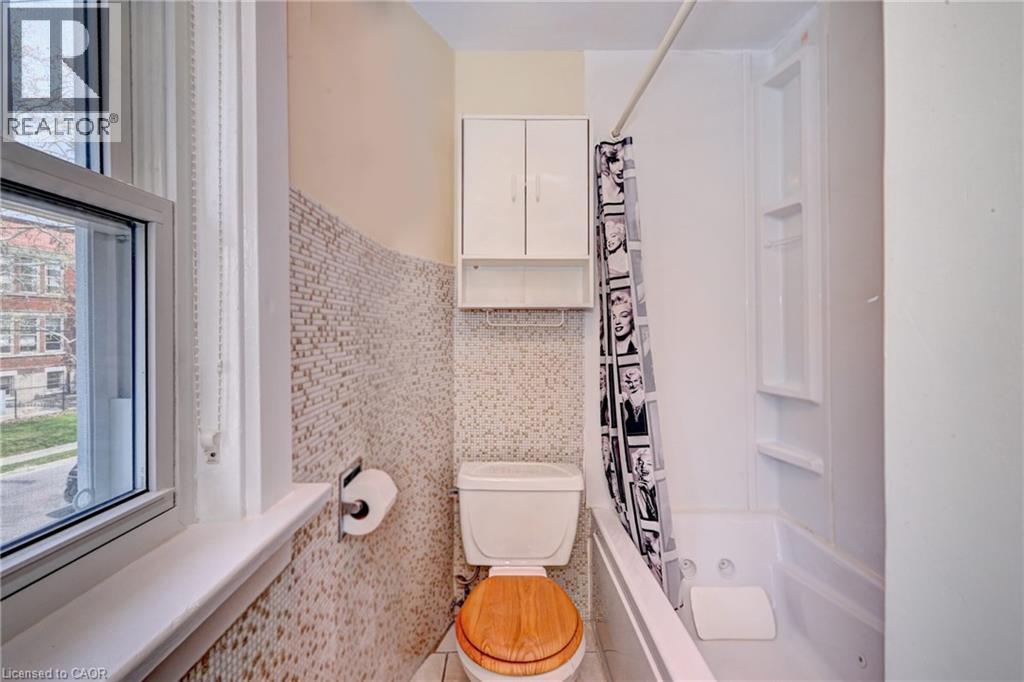 Photo 12 of 147 Courtland Avenue E, Kitchener ON