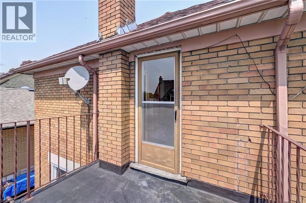 Photo 35 of 147 Courtland Avenue E, Kitchener ON