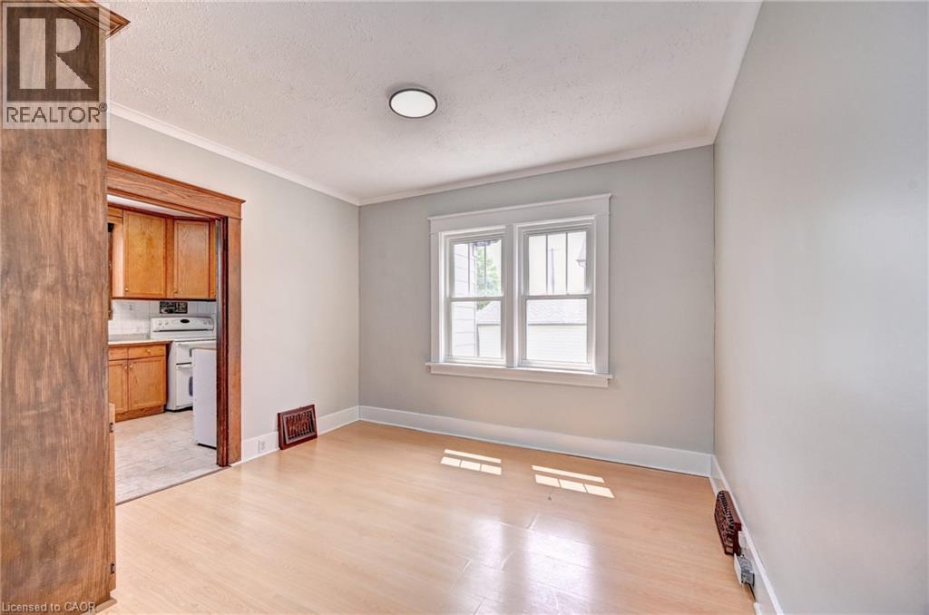 Photo 29 of 147 Courtland Avenue E, Kitchener ON