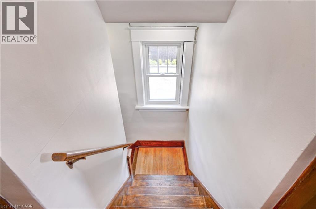 Photo 4 of 147 Courtland Avenue E, Kitchener ON