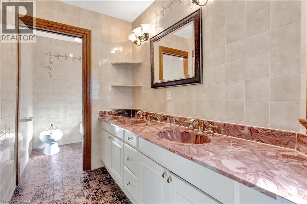 Photo 7 of 32 Maple Hill Drive, Kitchener ON