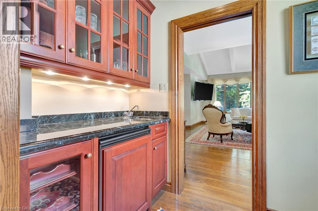 Photo 12 of 32 Maple Hill Drive, Kitchener ON
