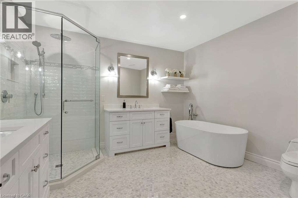 Photo 8 of 32 Maple Hill Drive, Kitchener ON