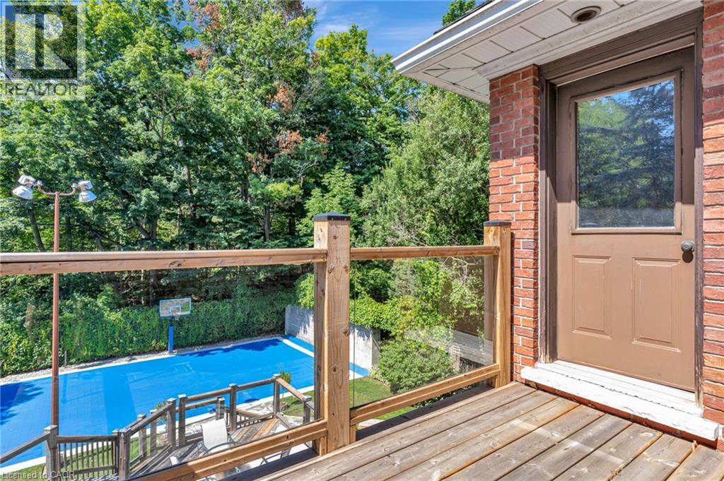 Photo 9 of 32 Maple Hill Drive, Kitchener ON
