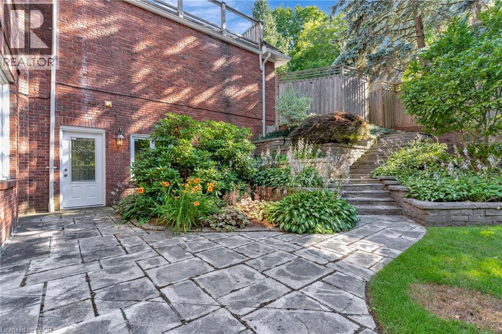 Photo 38 of 32 Maple Hill Drive, Kitchener ON