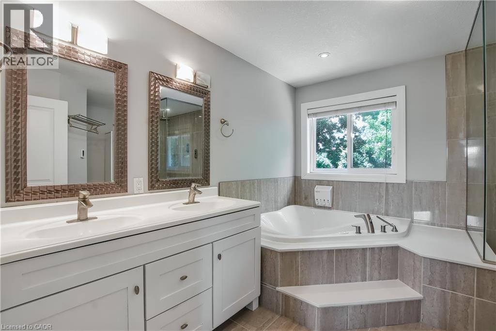 Photo 36 of 49 Fitzgerald Drive, Cambridge ON