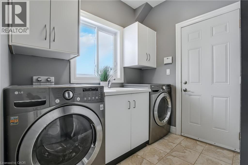 Photo 11 of 49 Fitzgerald Drive, Cambridge ON